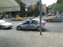 Читател: Полицаи нарушиха закона и спряха в насрещното движение