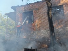 Къща изгоря напълно при пожар в Куклен