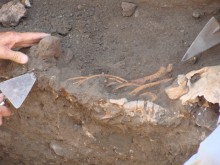 Средновековен некропол разкриха в крепостта "Воден" над Асеновград