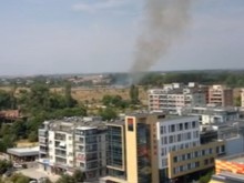 Пожар гори близо до Гребната база