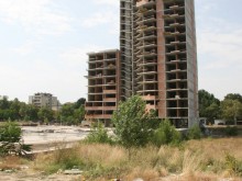 Съдия изпълнител продава недостроена 22-етажна сграда до новата спортна зала
