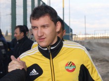 Ботев запазва 30% от правата на Неделев