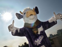 Milka даде старт на първия Национален рекорд по прегръдки в България 