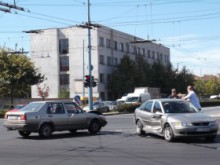 40 минути чакат полиция за двойна катастрофа до Аграрния университет