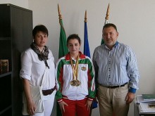 Ваня Лухова от Карлово с бронзов медал от Европейското по вдигане на тежести в Литва