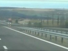 Полицията търси син автомобил, с който младата дама фуча в насрещното на АМ "Тракия"