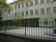 Директори искат от МОН регламент за плащането за охрана в училищата
