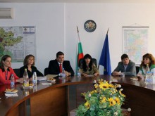 Служители на областна администрация повишават квалификацията си чрез проект