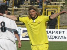 Какалов засега остава в Ботев