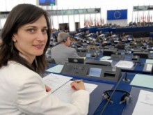 Евродепутат от ГЕРБ настоява пред ЕК за подпомагане на пчеларския сектор