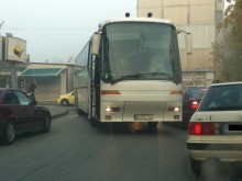 Автобус парализира движението в "Кючука" в час пик