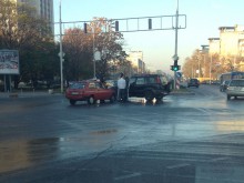 Пак катастрофа на оживено кръстовище в Пловдив