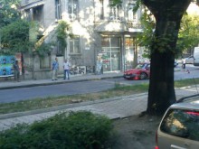 Екшън на оживено пловдивско кръстовище, пешеходец отнесе юмрук