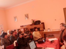 Безработни търсят работа на семинар на ОИЦ Пловдив в Куклен