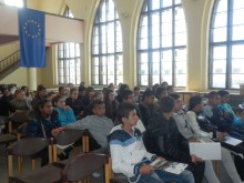 ОИЦ Пловдив изнесе открит урок за Европа пред средношколци в Садово