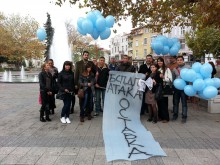 Балони с призив за оставка на правителството полетяха в небето на Пловдив