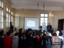 ОИЦ проведе информационна среща с ученици и преподаватели в Дълго поле