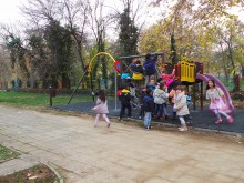 Ръжево Конаре се сдоби с нова детска площадка
