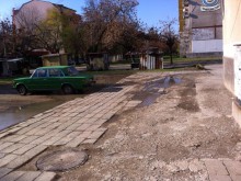 Пловдивчанин: Детска площадка в "Южен" е превърната в офроуд трасе