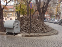 Подменят тротоари в Суперцентъра