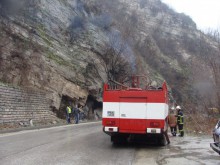 Екип на Пожарната е на мястото на зловещата катастрофа край Асеновград