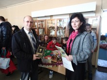 Кметът на "Южен" бе гост на благотворителен базар в училище "Димитър Талев"