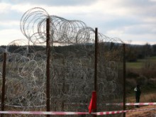Осигуряват дърва за отопление на полицаите по границата с Турция