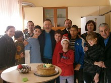Кметът на Карлово посети сираци и им подари лакомства