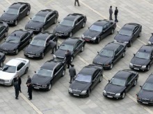 Депутатите с 19 околосветски обиколки за 6 месеца