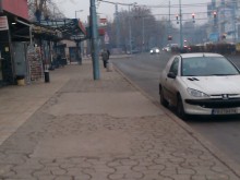 Читателка: Млада руса дама паркира нагло на спирката на Сточна гара!