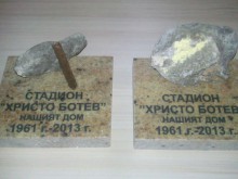 Бултрасите масово се снабдяват с парчета от стария "Христо Ботев"