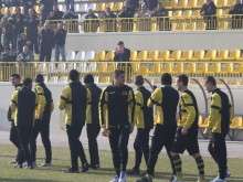 Ботев чака двама нападатели