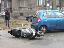 Водач на мотопед по чудо се размина без драскотина при катастрофа на "Руски"