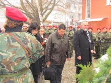 Общинските съветници от ГЕРБ Карлово с цветя и поклон към предшествениците си
