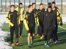U19 и U17 на Ботев подновяват тренировки