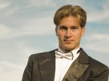 Пианистът Георги Черкин с премиерна оркестрация на "Годишните времена"