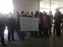 Търговци от "Събота пазара" окупираха Общинския съвет в Пловдив