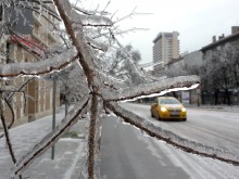 Въведени са ограничения за движението заради снеговалежите