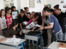 Караоке парти за преодоляване на различията организират от ПГХТТ