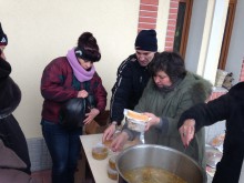 Курбан за здраве раздадоха в "Тракия“ на празника на Свети Трифон