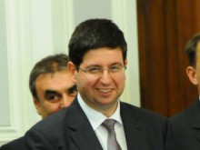 Кабинетът се издъни сериозно с данъчните приходи, допусна огромна дупка от 480 млн.