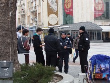 Брейкъри спретнаха шоу на Главната, полиция ги изгони