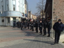Протестиращите тръгнаха към Джумая джамия, пълно е с полиция!