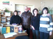 И младежите от ГЕРБ Първомай се включиха в даряването на книги
