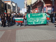 Циганин-камикадзе провокира протестиращите