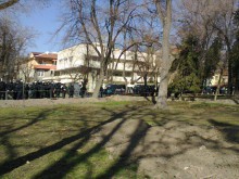 Множеството пред турското консулство в Пловдив: Вие сте варвари!