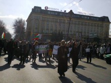 Още един блокиран булевард, хората тръгнаха към централата на ДПС