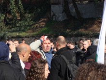 Полицията окървави протеста пред централата на ДПС, има ранени протестиращи