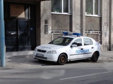 Патрулка отново наруши закона, паркира върху тротоара