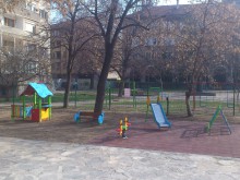 Обновиха детска площадка в "Северен"